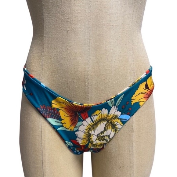 UNBRANDED BIKINI TROPICAL FLORAL BOTTOM - Picture 1 of 5